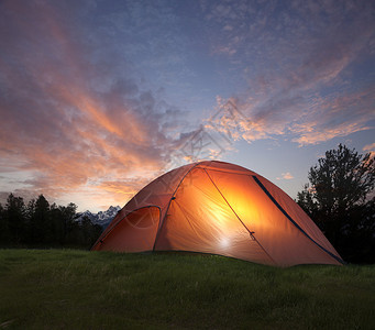 帐篷内大提顿山近黄昏的光线与图片