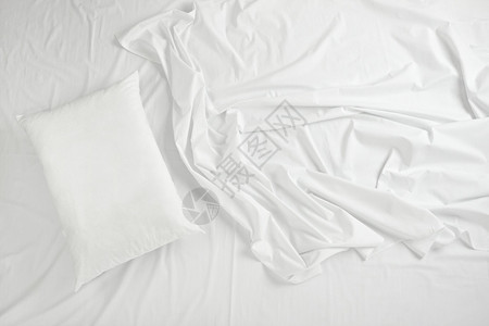 床上用品床单和枕头睡床图片