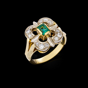 高清图片黑底镶有钻石的金戒指高清图片黑底暗调平铺的草莓高清图片黑