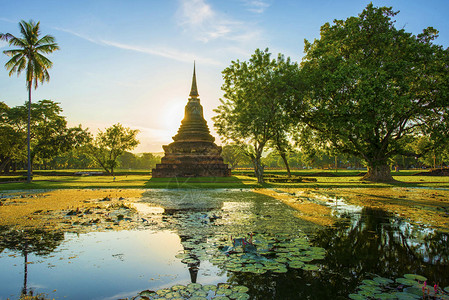 阿尤萨亚寺佛塔高清图片泰国阿尤萨亚phrasisanphet的佛塔高清图片