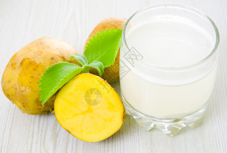 土豆和牛奶图片
