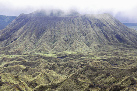 树干锥的Marumligar火山的火山口瓦努阿图附近岛5959图片