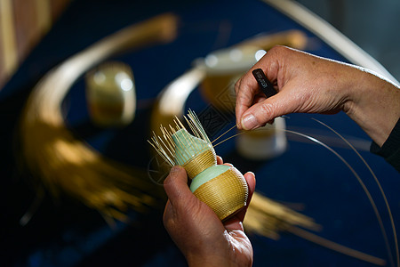 竹卷轴瓷胎竹编工艺制作背景