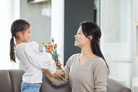 送礼送健康给母亲送鲜花的女孩背景