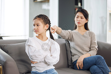 闹矛盾的母女二人图片