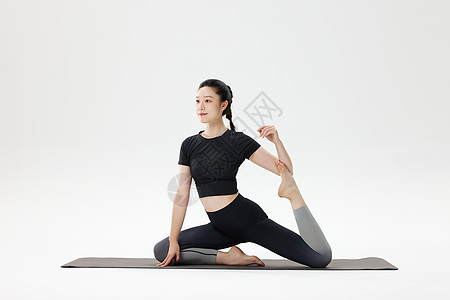青年女性瑜伽健身运动形象图片