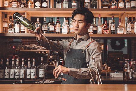 酒吧调酒师图片