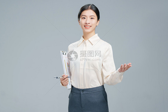 自信的商务女士肖像图片