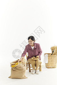 中年淳朴的女性农民形象图片