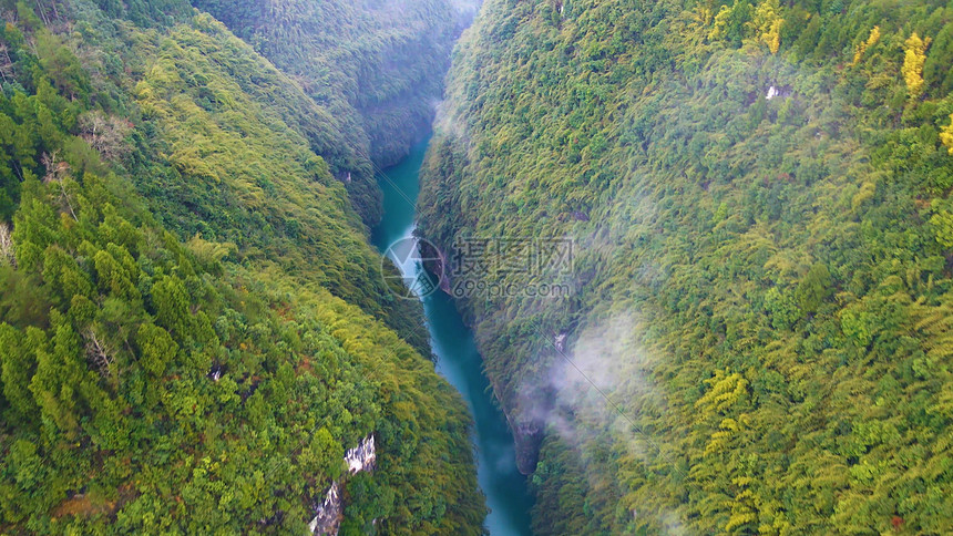 阿依河河谷峡谷云雾缭绕绿水青山阿依河河谷峡谷云雾缭绕绿水青山图片