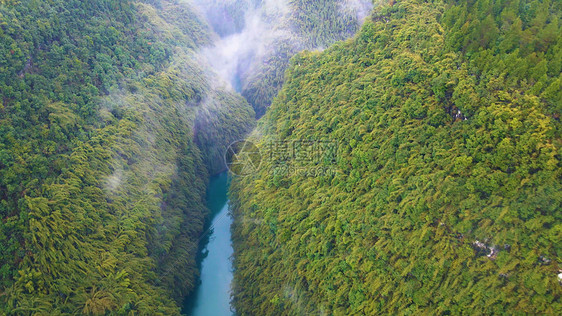 阿依河河谷峡谷云雾缭绕绿水青山阿依河河谷峡谷云雾缭绕绿水青山图片