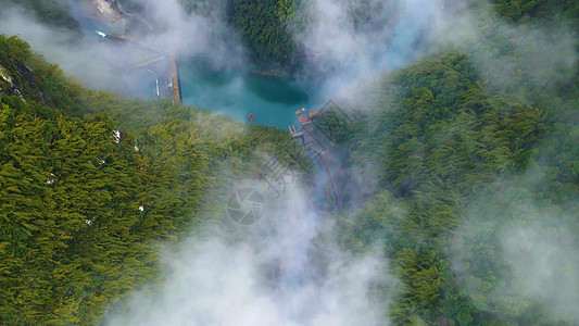 阿依河河谷峡谷云雾缭绕绿水青山阿依河河谷峡谷云雾缭绕绿水青山图片