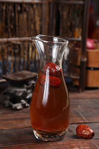 一瓶红枣茶图片