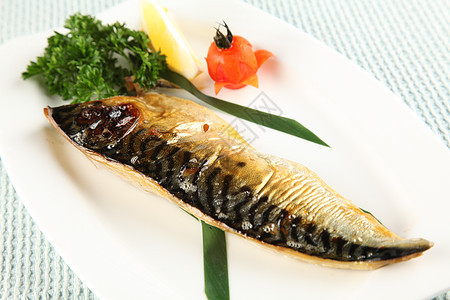 日式烤青花鱼图片