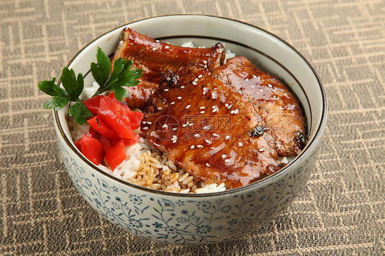 日式鳗鱼烤肉饭图片