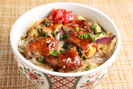 烤鸡肉饭黑椒鸡肉饭高清图片