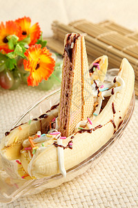 冰淇淋香蕉船图片
