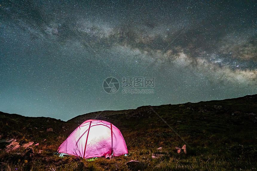 星空下露营图片