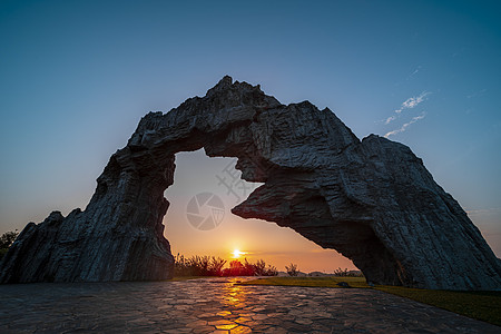 龙门花甲重庆天池情缘景区日落日出晚霞背景