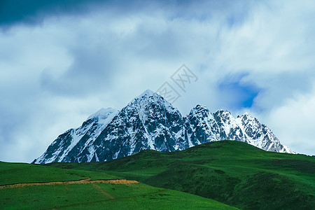 川西雅拉雪山图片