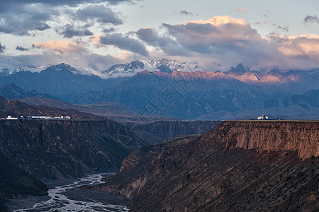 航拍新疆的安集海大峡谷背景图片
