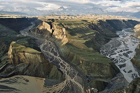 航拍新疆的安集海大峡谷图片