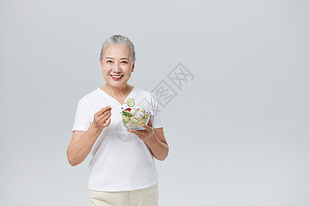 健康饮食的老年人图片