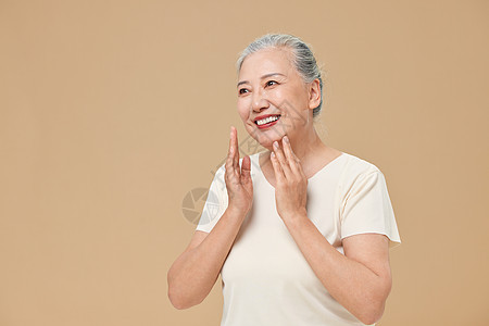 老年女性护肤概念图片