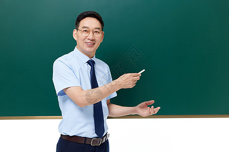 男语文老师背景