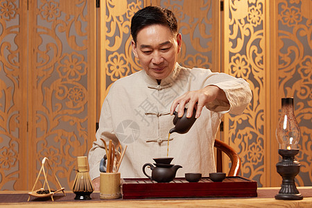 照片  |年轻美女沏茶立即下载版正照片  |女茶艺师沏茶特写免费下载版