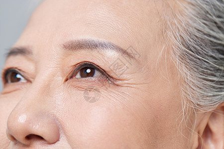 眼部除皱老年女性眼部特写背景
