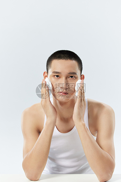 男性洗脸泡沫图片