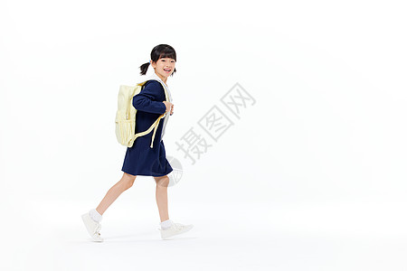 背着书包奔跑的小女孩图片