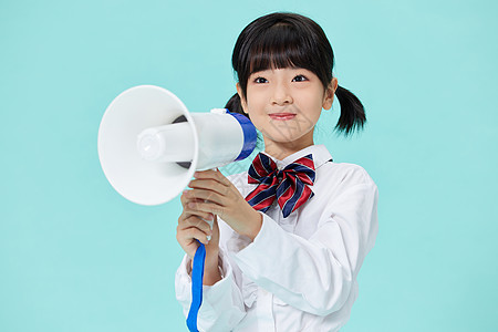 小学生女孩手拿扩音器图片