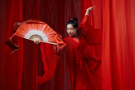 古风云纹背景古典汉服女子跳惊鸿扇子舞背景