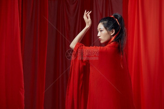 古风汉服美女起舞图片