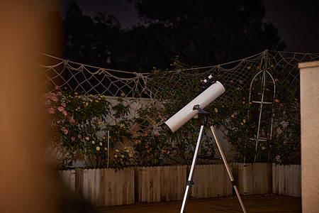 室外的天文望远镜图片
