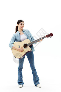 弹吉他的青年美女图片