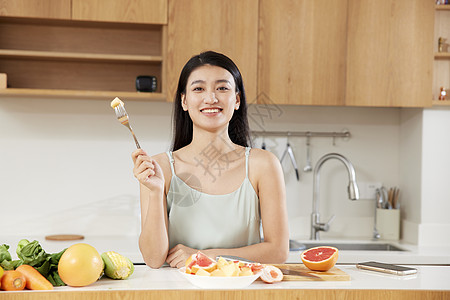 居家美女健康饮食图片