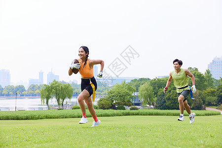 青年运动男女户外腰旗橄榄球运动图片