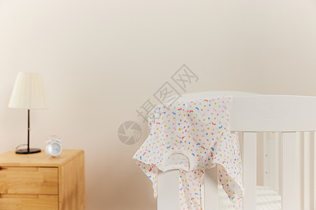 婴儿房里温馨的场景背景图片