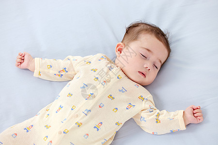 躺在婴儿床上睡觉休息的宝宝背景图片