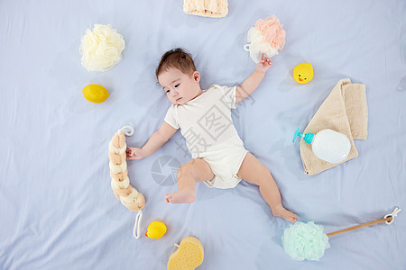 婴儿床上的宝宝写真背景图片