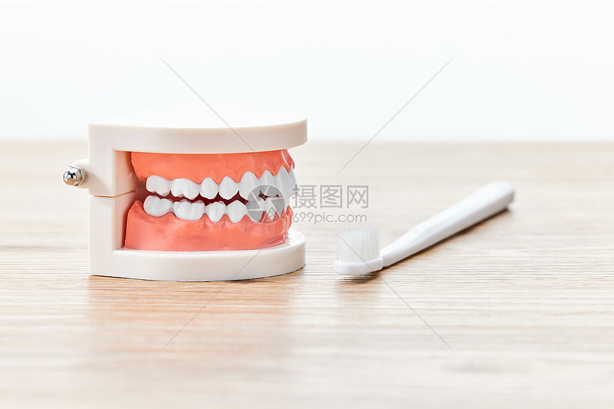 保护牙齿刷牙概念图片