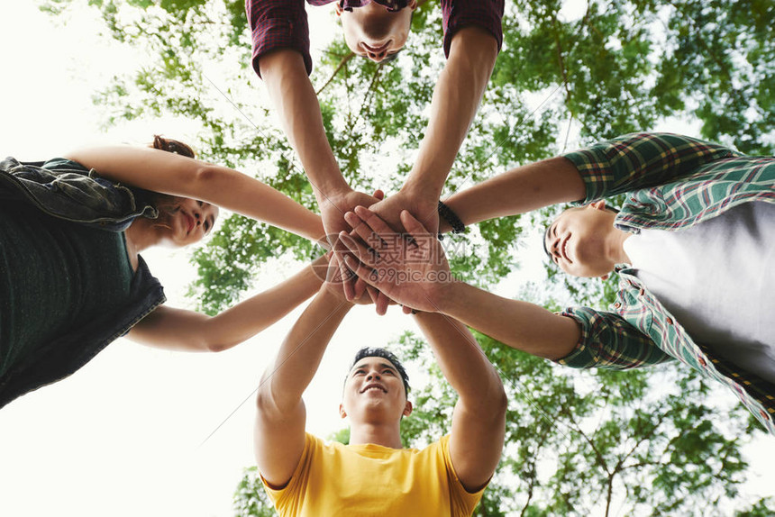 支持多设备同步播放免费直播吧让家庭娱乐更加便捷高效