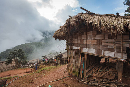 泰国乡村的乡村小屋图片