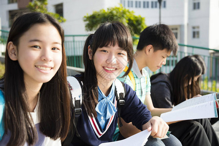 在校学生中学习图片