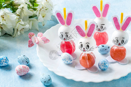 用棒糖做复活节兔子给孩子的甜蜜礼物儿童派对的创意DIY概念一步的照片说明步骤8图片