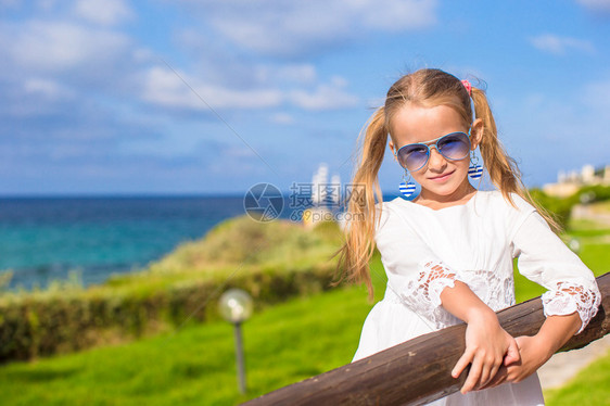 可爱的幼儿女孩步图片