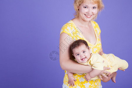 快乐妈和她的宝贝孩子小爱图片